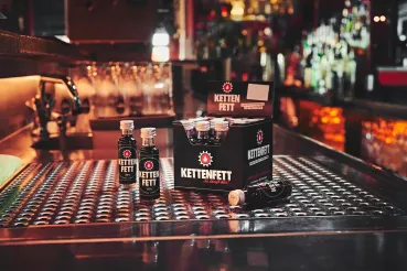 KETTENFETT Lakritzlikör, 16 x 20ml Würfel Kurze